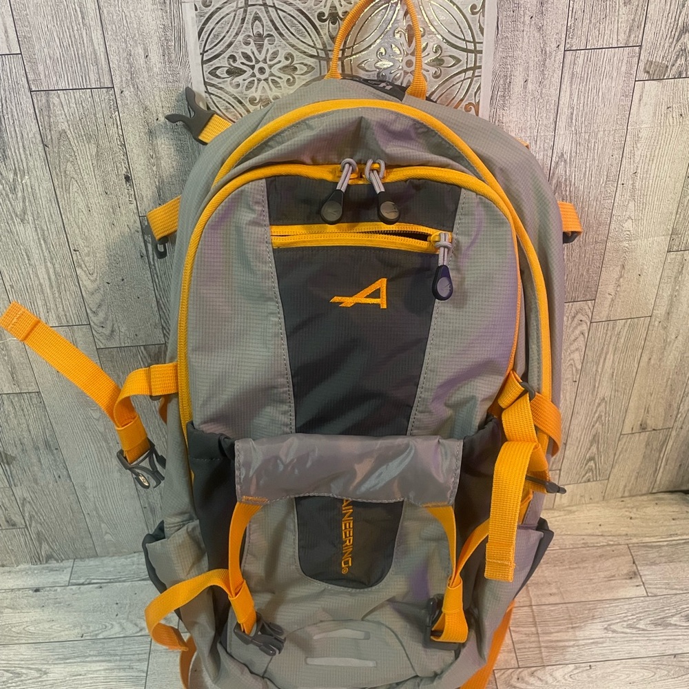 Alpine mountaineering hydro trail 15